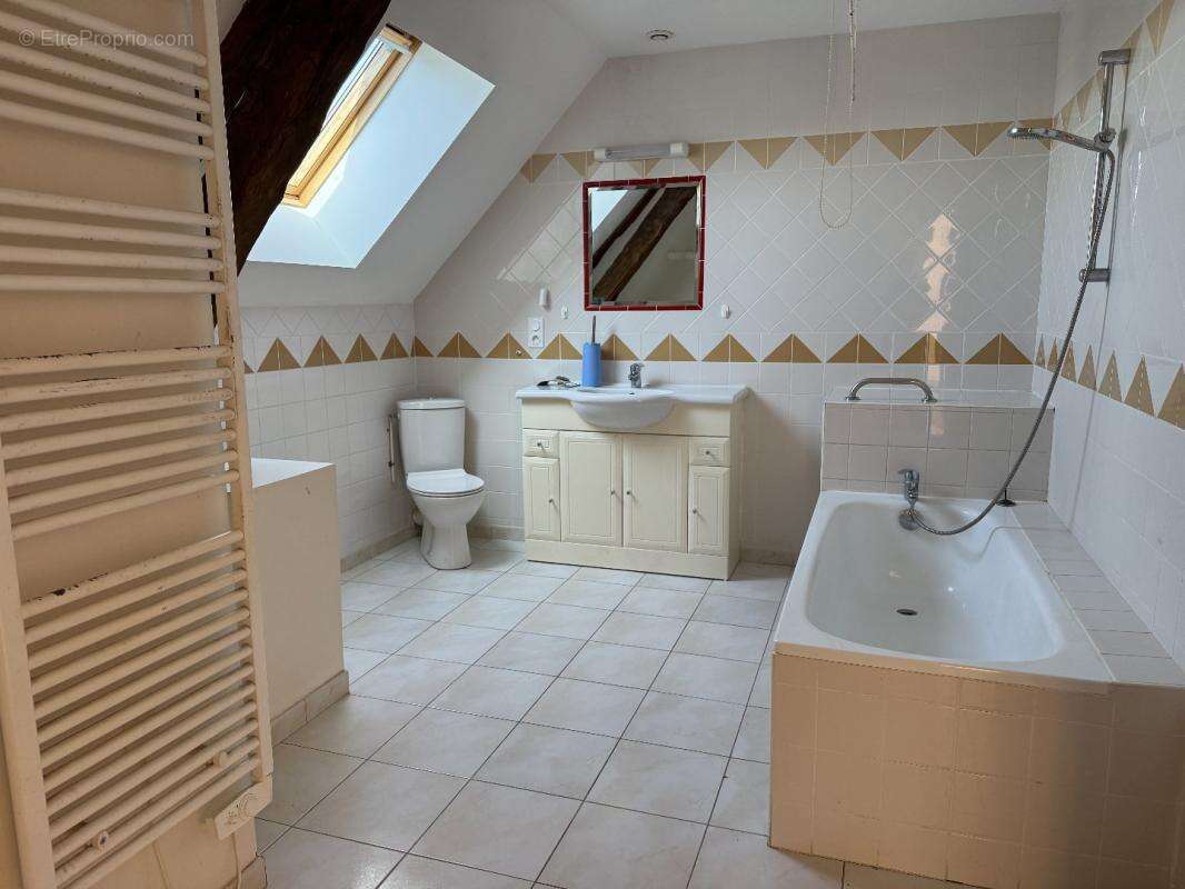 Maison 121 m² à Azay-Le-Ferron  - photo 9