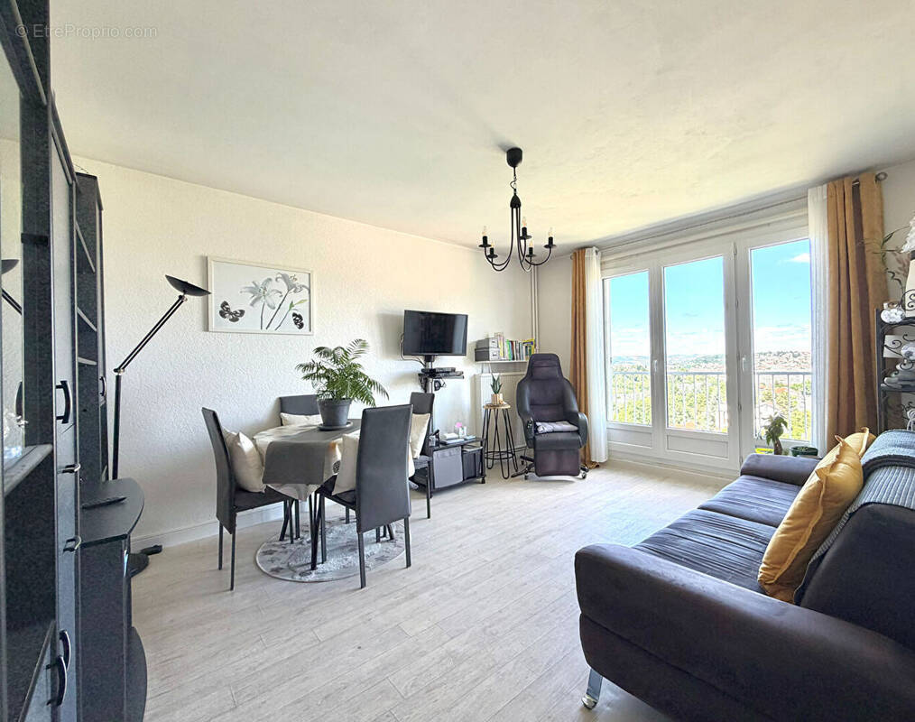 Appartement à SAINT-ETIENNE
