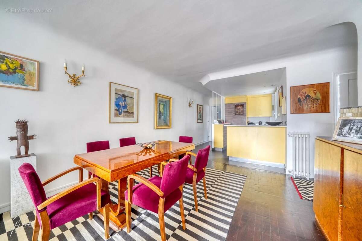 Appartement à PARIS-16E