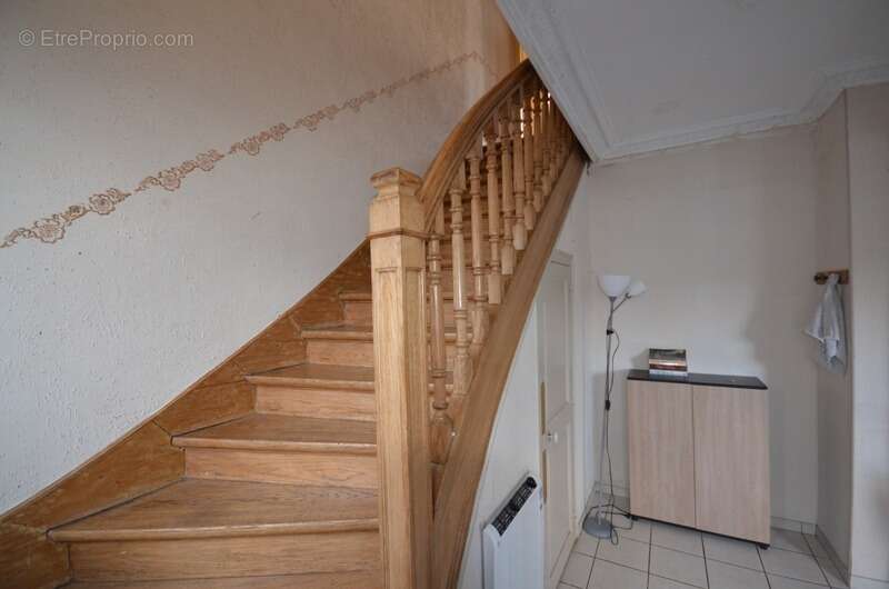 Proche de LA FERTE SOUS JOUARRE (77) à vendre maison de 7 pièces avec local commercial - photo 6