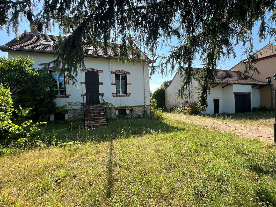 SIMANDRE Proche commerces: villa et dépendances - photo 2