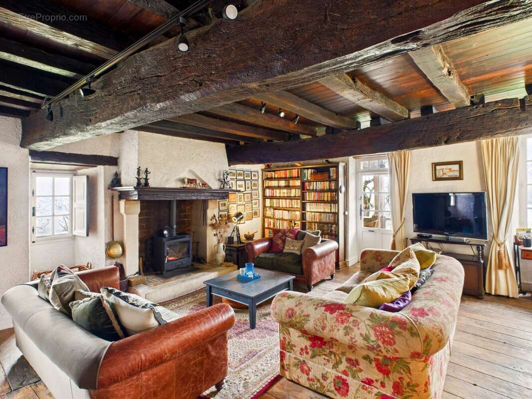 Maison à NANTEUIL-AURIAC-DE-BOURZAC