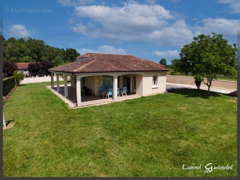 Maison à SAINT-PIERRE-D'EYRAUD
