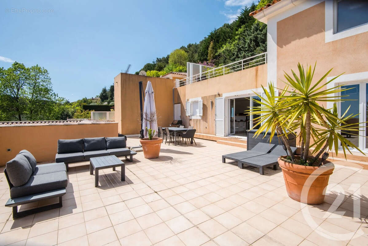 Appartement à EZE