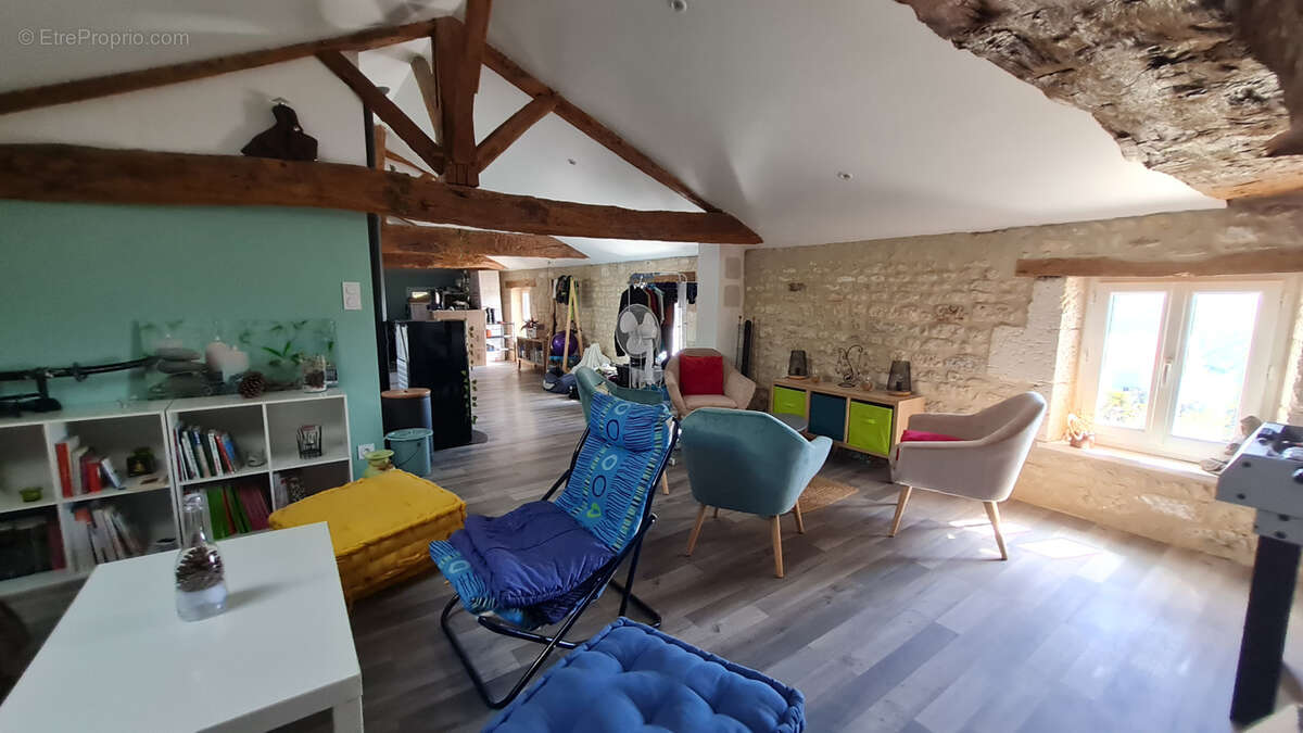 Maison à SAINT-GENIS-D&#039;HIERSAC