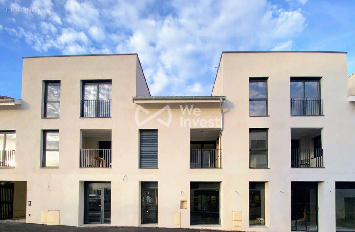 Appartement à LA TOUR-DE-SALVAGNY