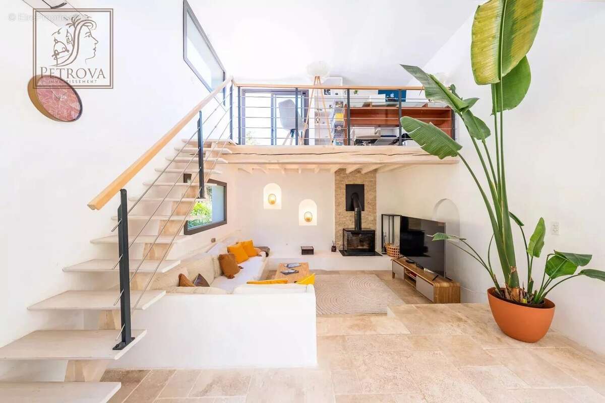 Maison à TOURRETTES-SUR-LOUP