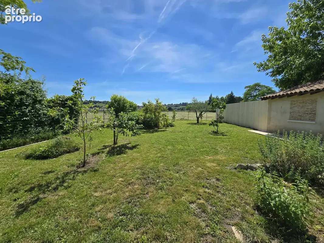 Belle maison en pierre rénovée avec nombreuses dépendances, jardin clos et fort potentiel - photo 13