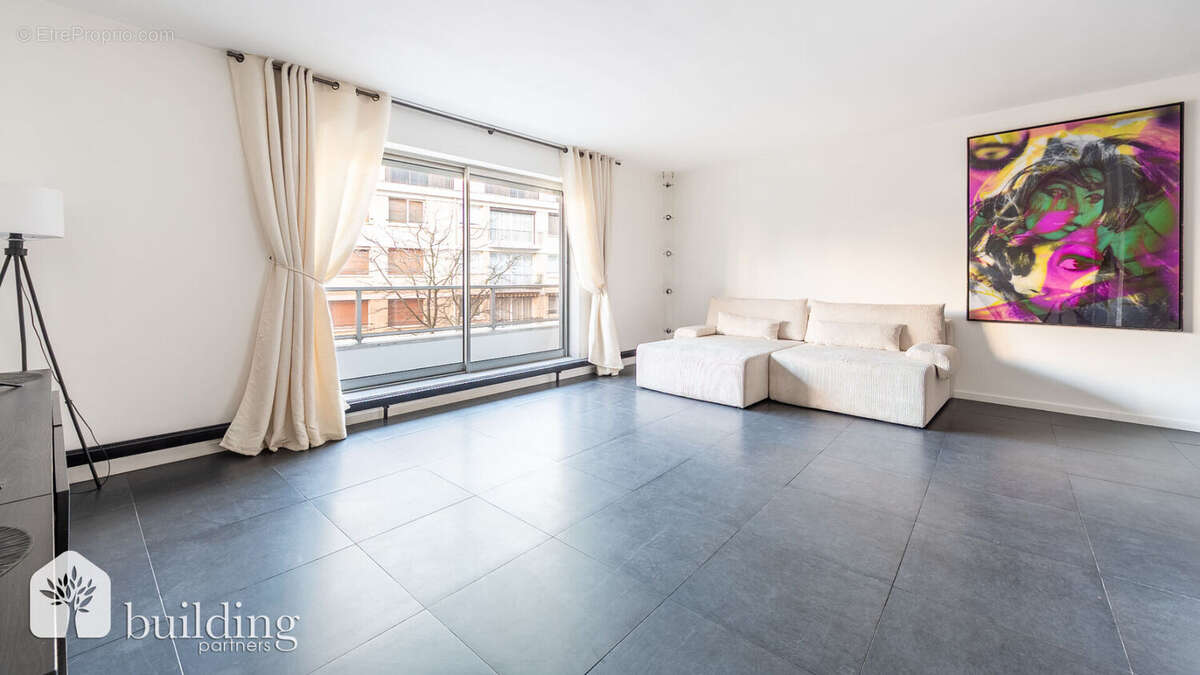 Appartement à PARIS-16E