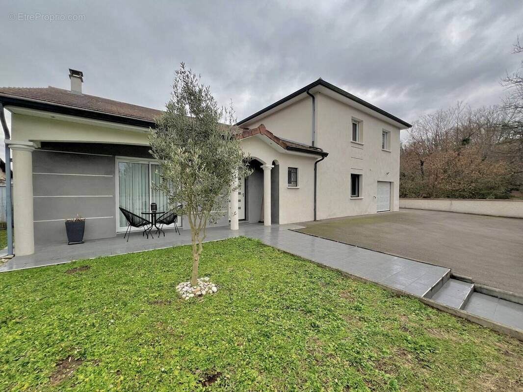 Maison à PONT-DE-CHERUY