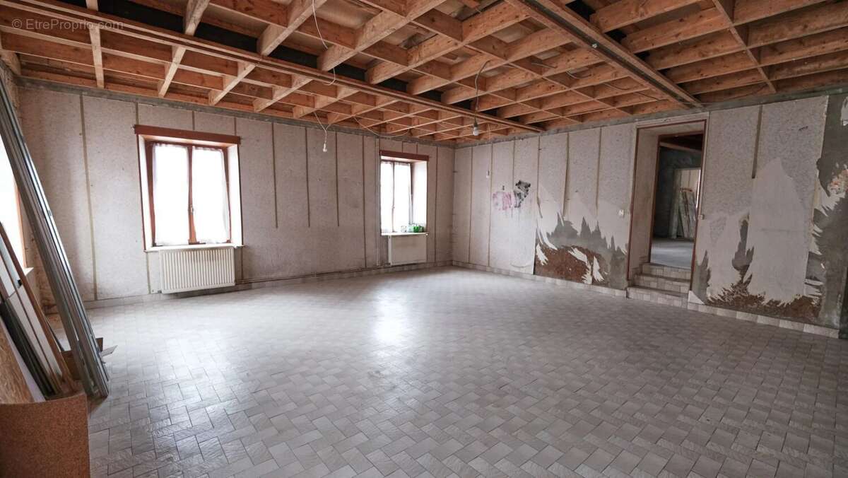 Maison à ROUSSILLON-EN-MORVAN