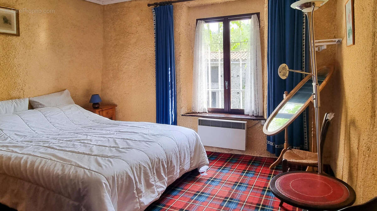 chambre - Maison à PEYREFITTE-DU-RAZES