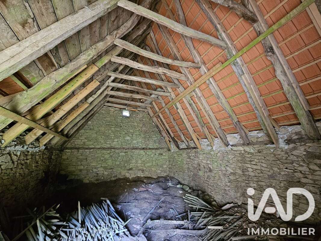 Maison 40 m² à Altillac  - photo 9