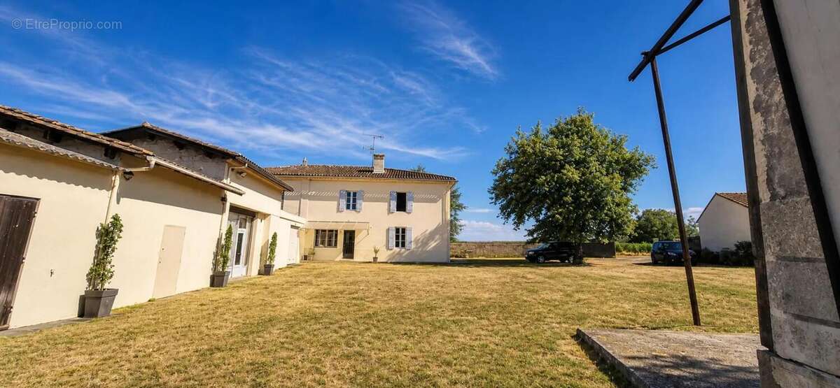 Maison de 8 pièces de 280 m² à Puisseguin - photo 11