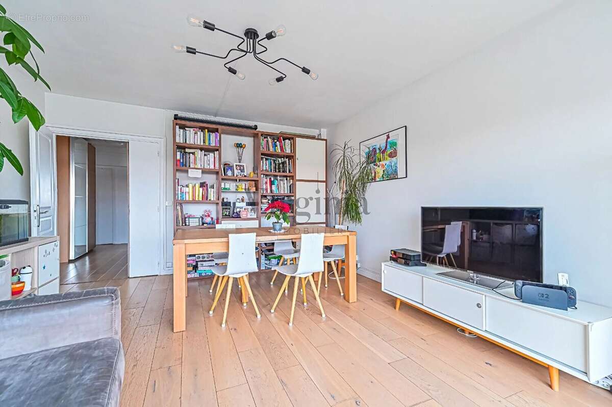 Appartement à CHARENTON-LE-PONT