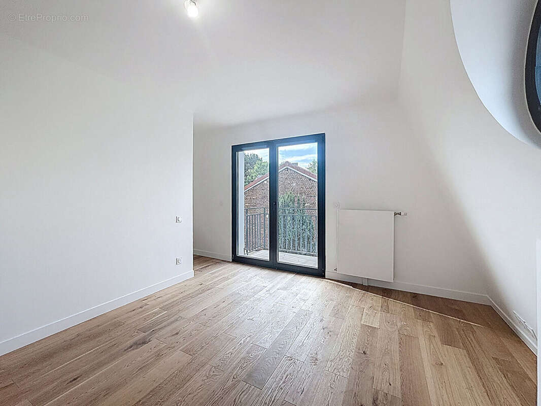 Maison à SURESNES