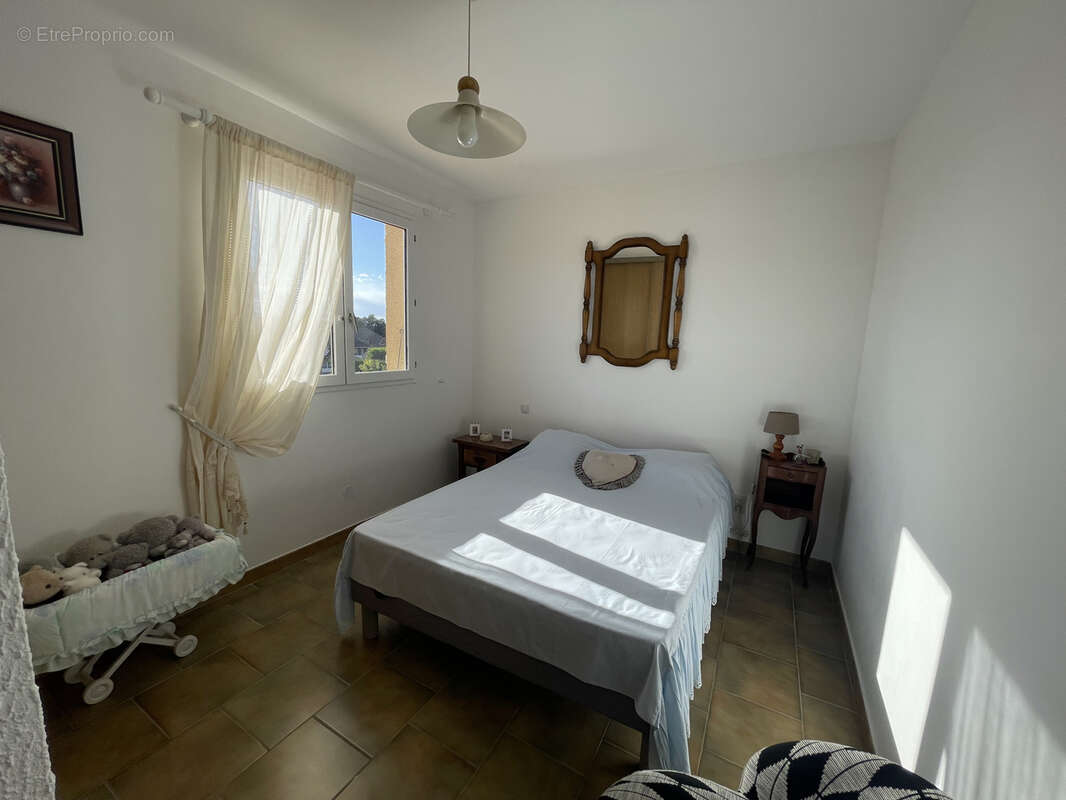 Maison à SAINT-LAURENT-DE-LA-SALANQUE