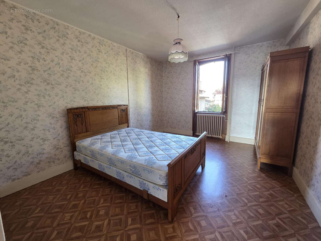 Maison à SAIL-LES-BAINS