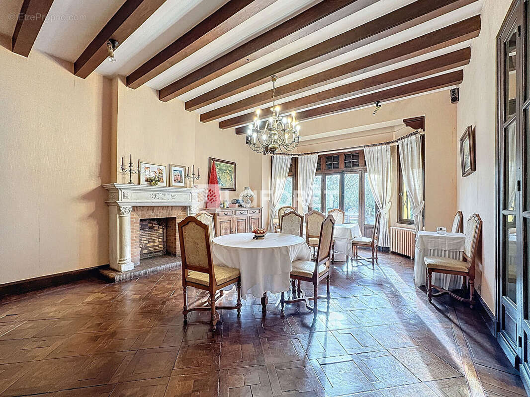 Maison à QUIEVRECHAIN