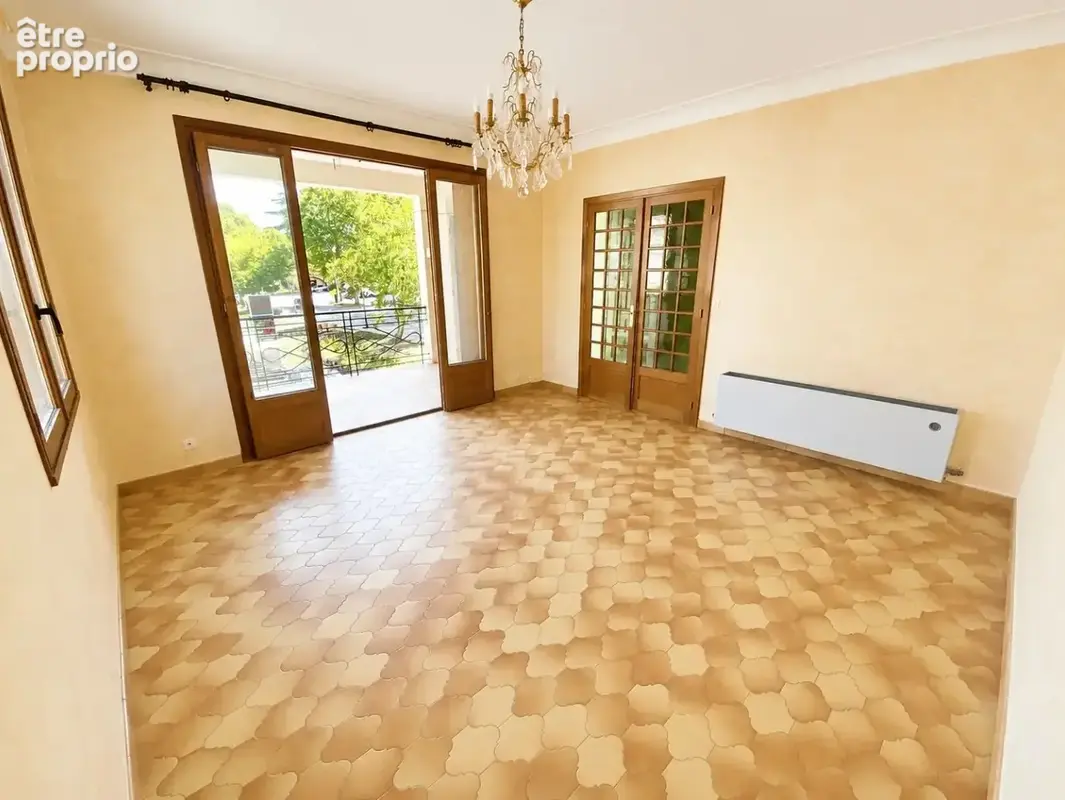 Appartement 5 pièces, loggia, balcon, grenier, cave , 1 place de parking, 1 grand garage - photo 3