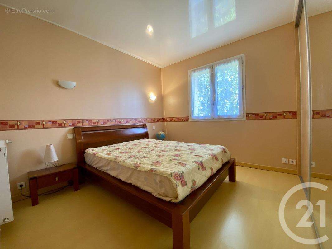 Maison à SAINT-JUNIEN