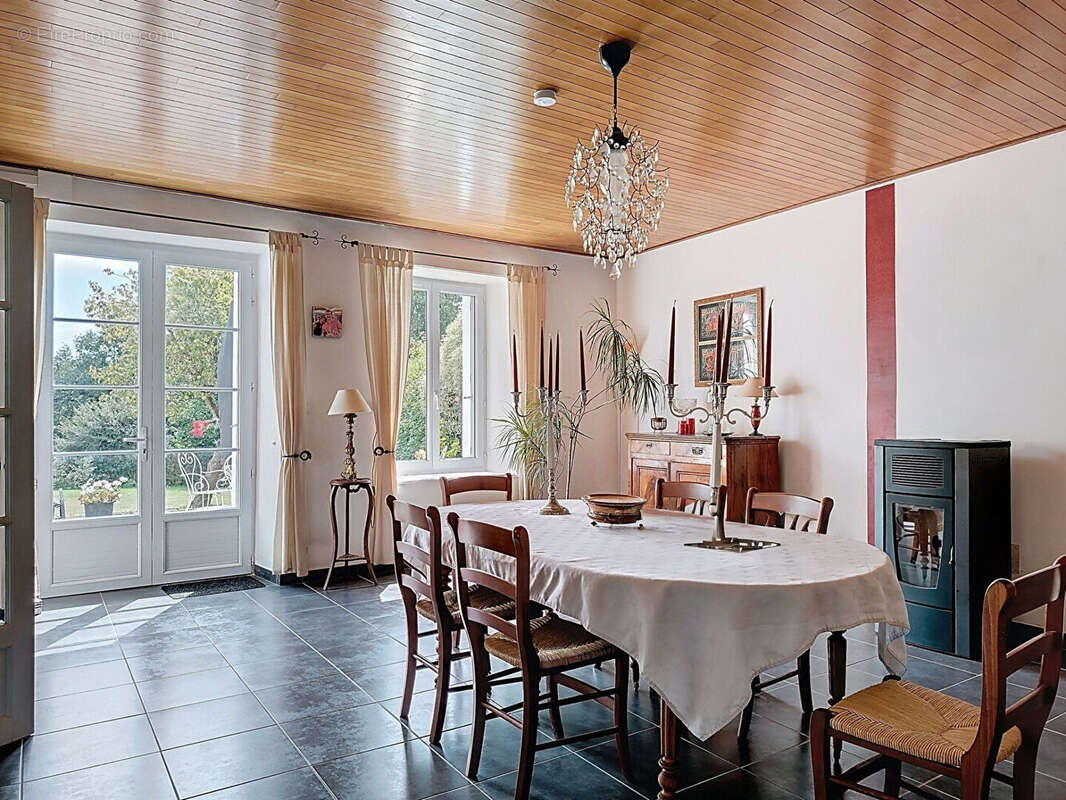 Maison à NOYAL-SOUS-BAZOUGES