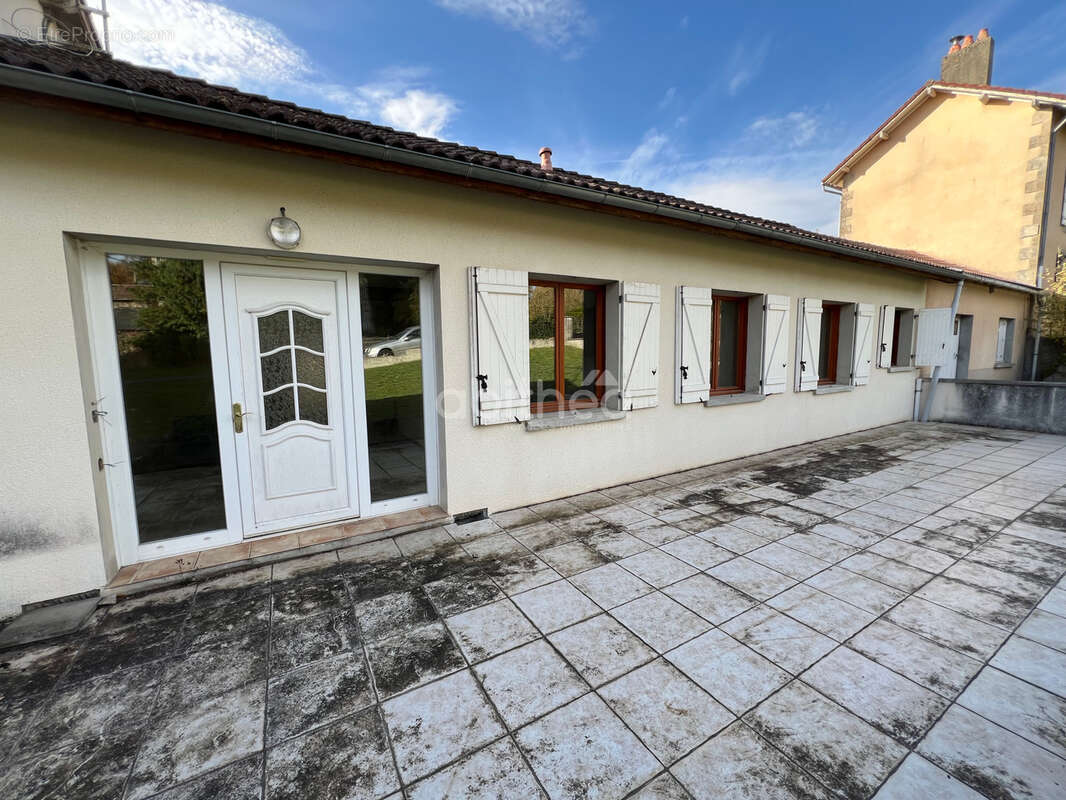 Maison à ORADOUR-SUR-VAYRES