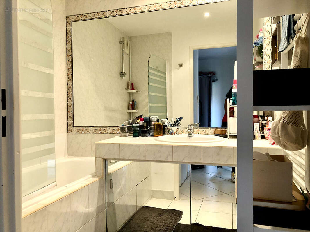 Appartement à SAINT-LAURENT-DU-VAR