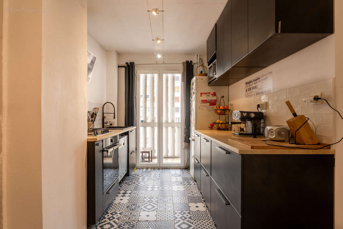 Appartement à MARSEILLE-4E