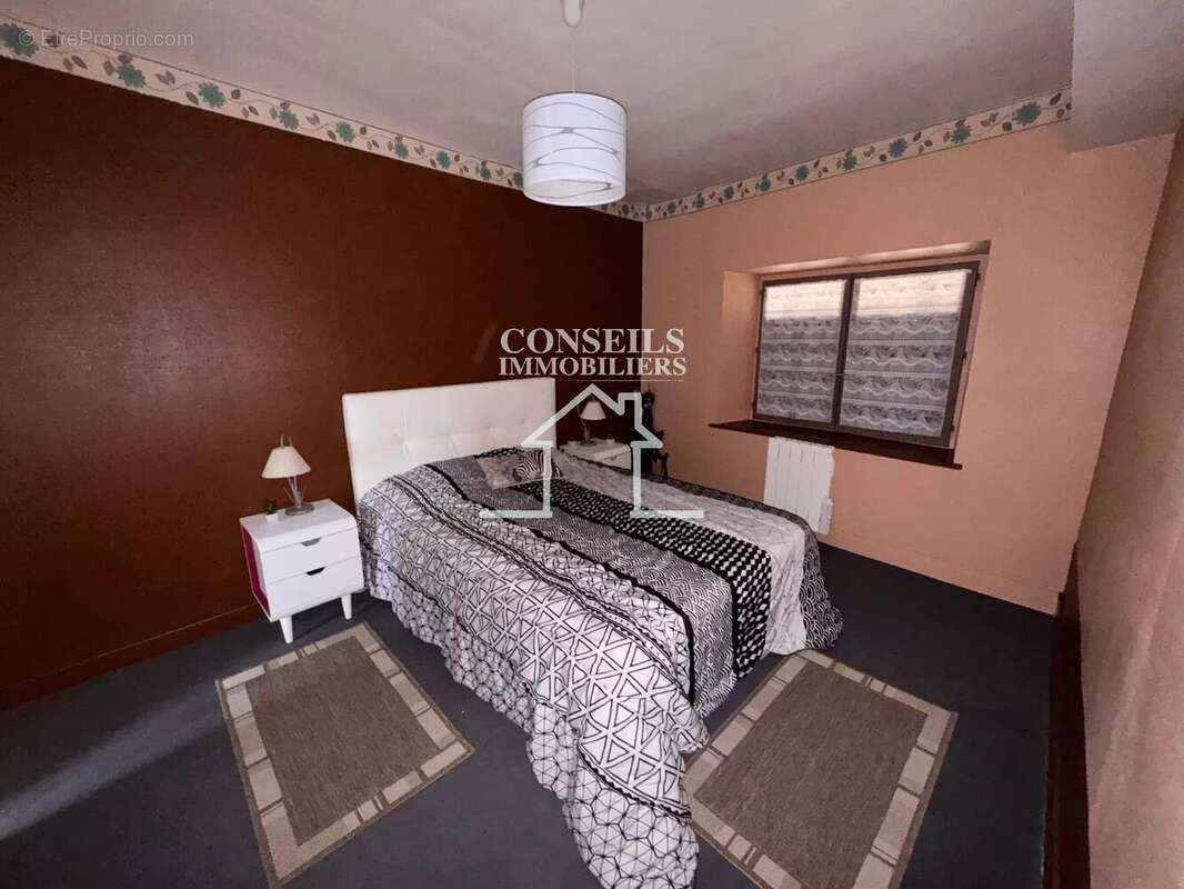 Maison à VILLENEUVE-SUR-YONNE