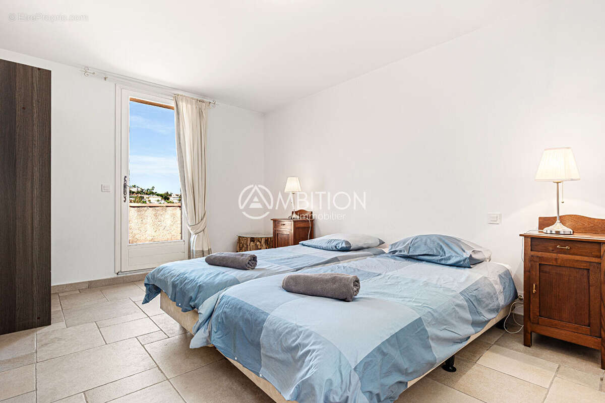 Maison à LES ISSAMBRES