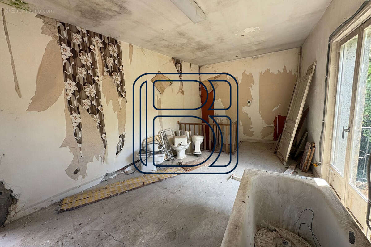 Maison 130 m² à Saint-Gervais-Sous-Meymont  - photo 3