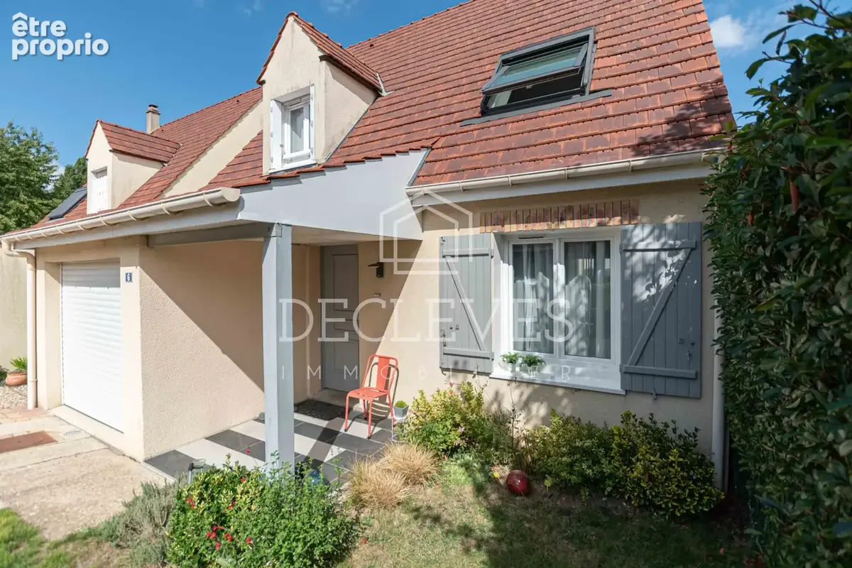 ORGEVAL — PLEIN CENTRE-VILLE - Maison avec jardin de 260 m2 - photo 13