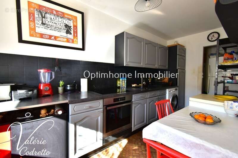 Appartement traversant 87 m² avec terrasse plein sud, parking et 2 caves – Hyères Centre 83400 - photo 8