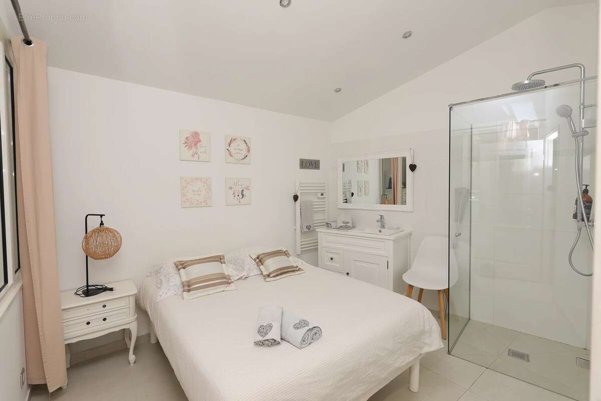 Villa independante 175 m² - piscine - stationnements - photo 19