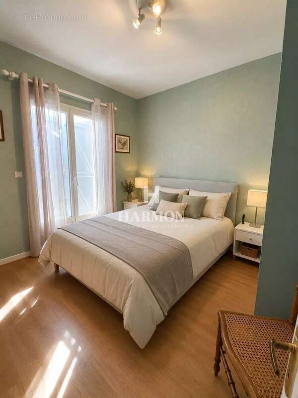 Harmon à vendre :  Élégante maison de plain-pied avec piscine à Pau - photo 10