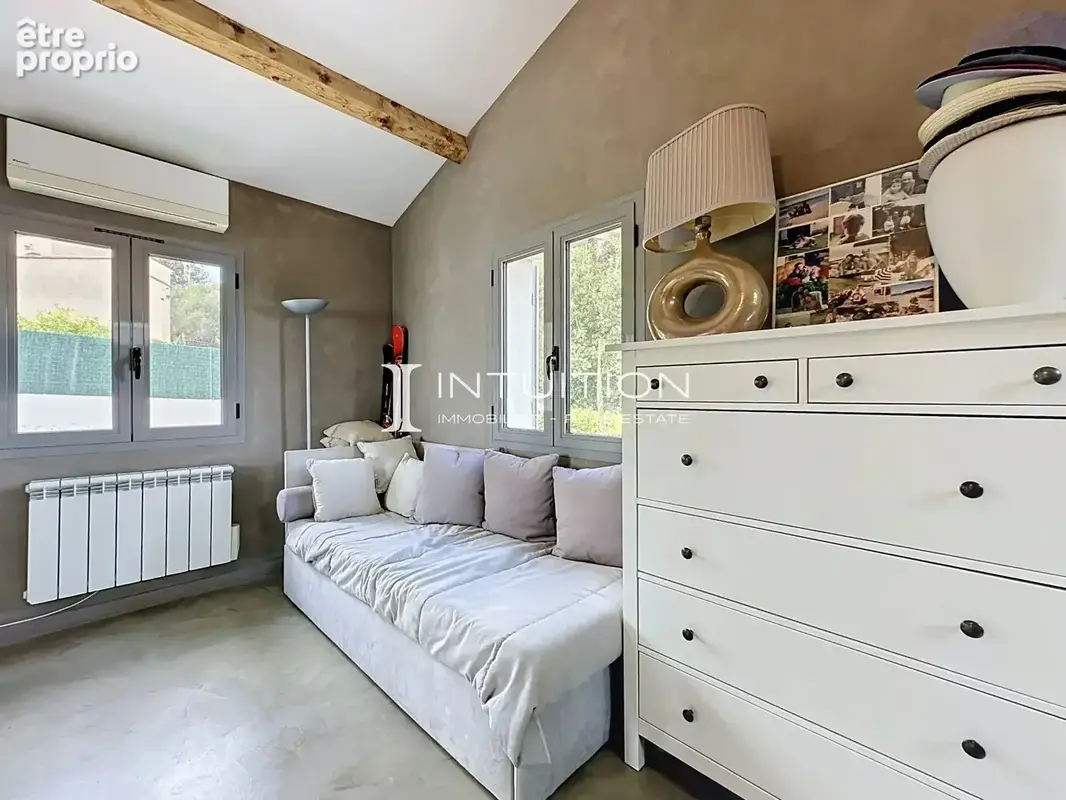 Proche Valbonne : Élégante villa avec vue panoramique et piscine - photo 24