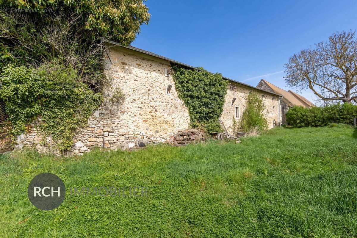 Maison à LA QUEUE-LES-YVELINES