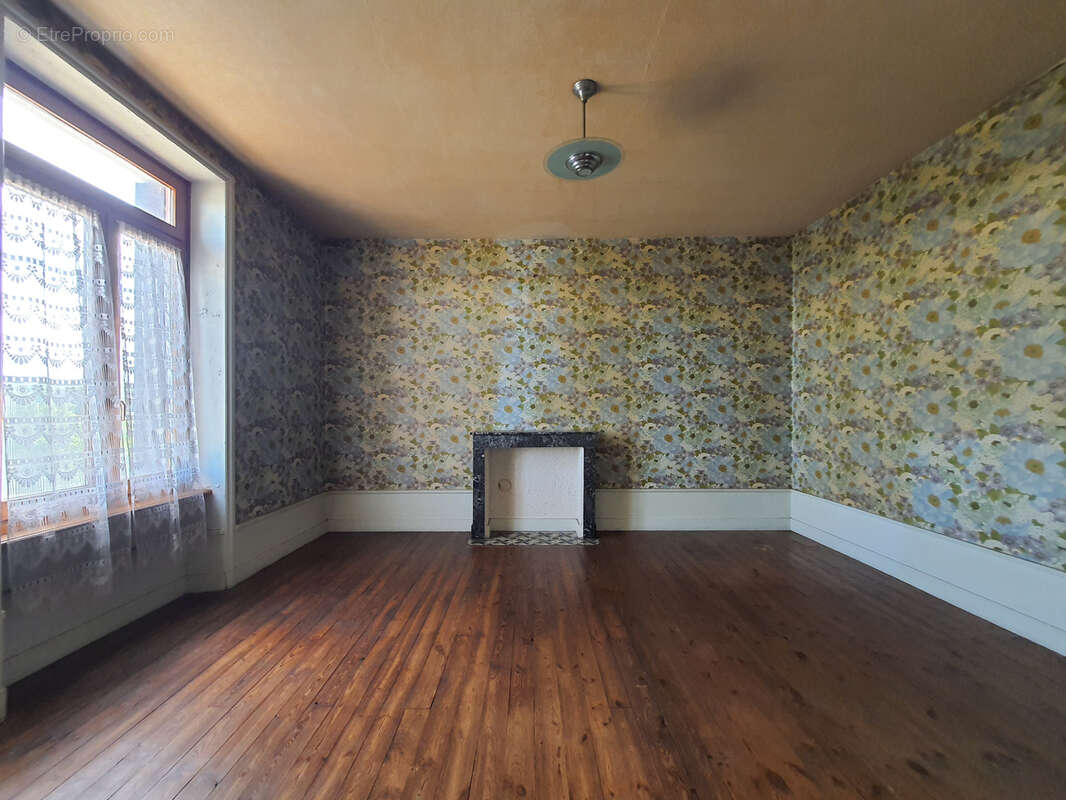 Maison à SAINT-GERMAIN-LAVAL