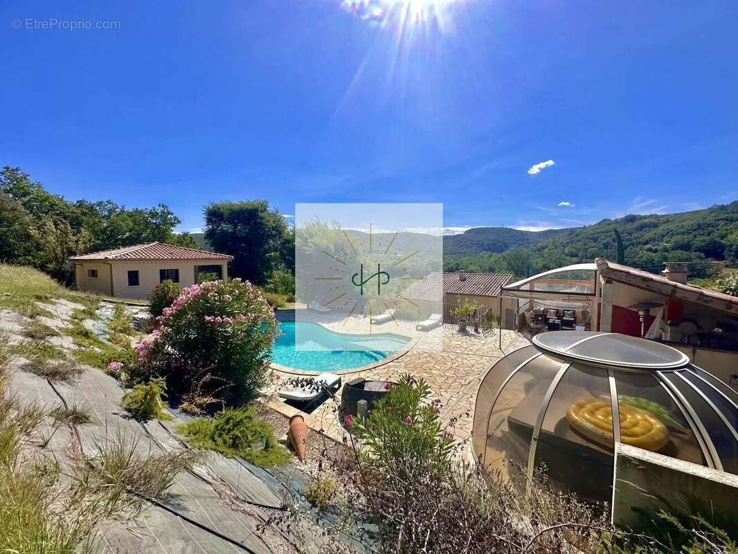 Maison à SAINT-MONTAN