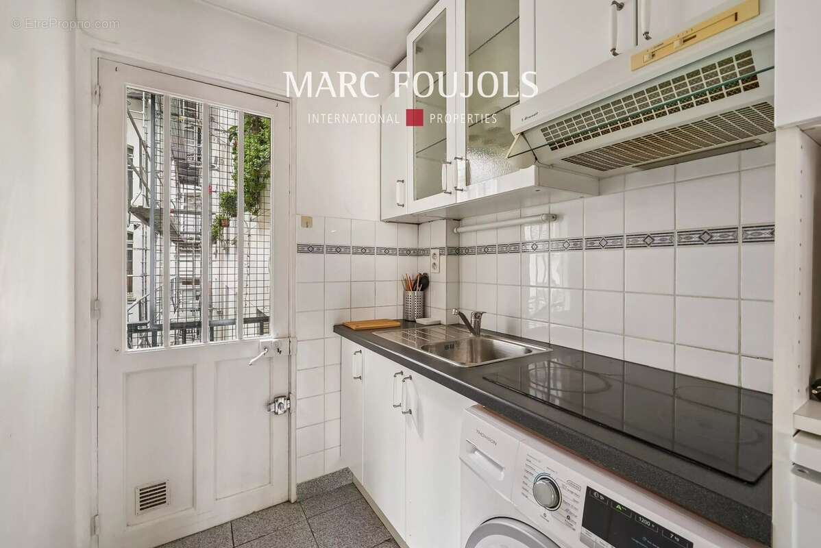 Appartement à PARIS-8E