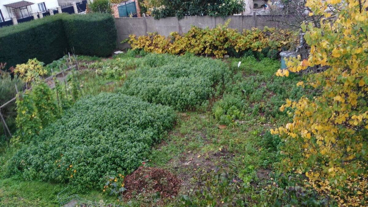 Terrain à GARGES-LES-GONESSE