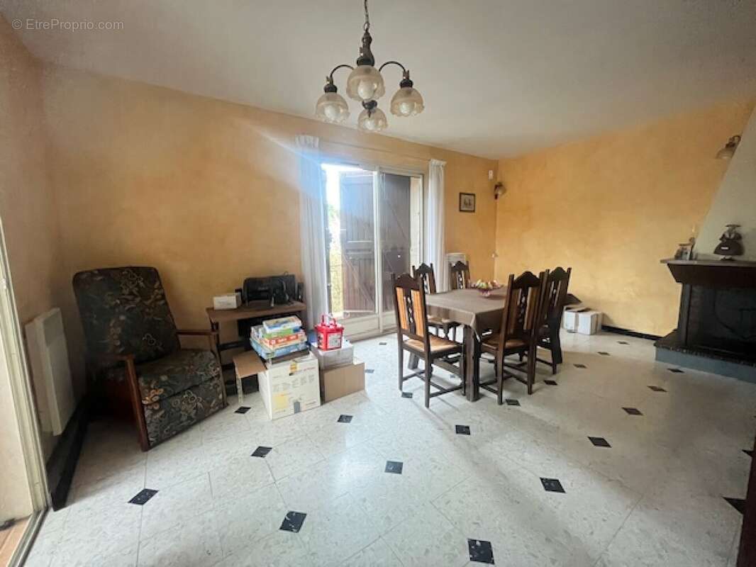 Maison à LA SALVETAT-SAINT-GILLES