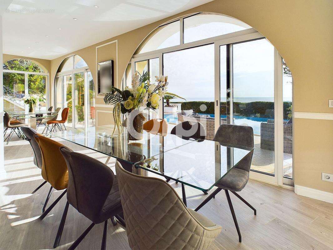 Maison à MANDELIEU-LA-NAPOULE