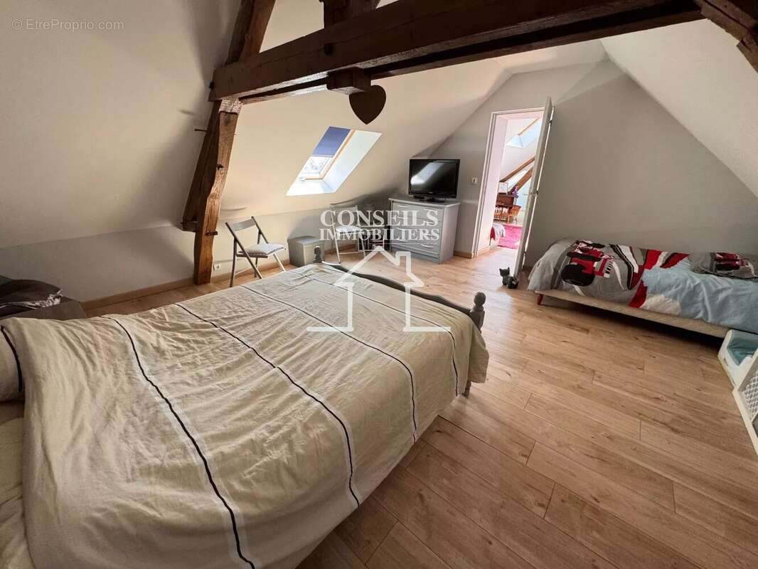 Maison à VILLENEUVE-SUR-YONNE