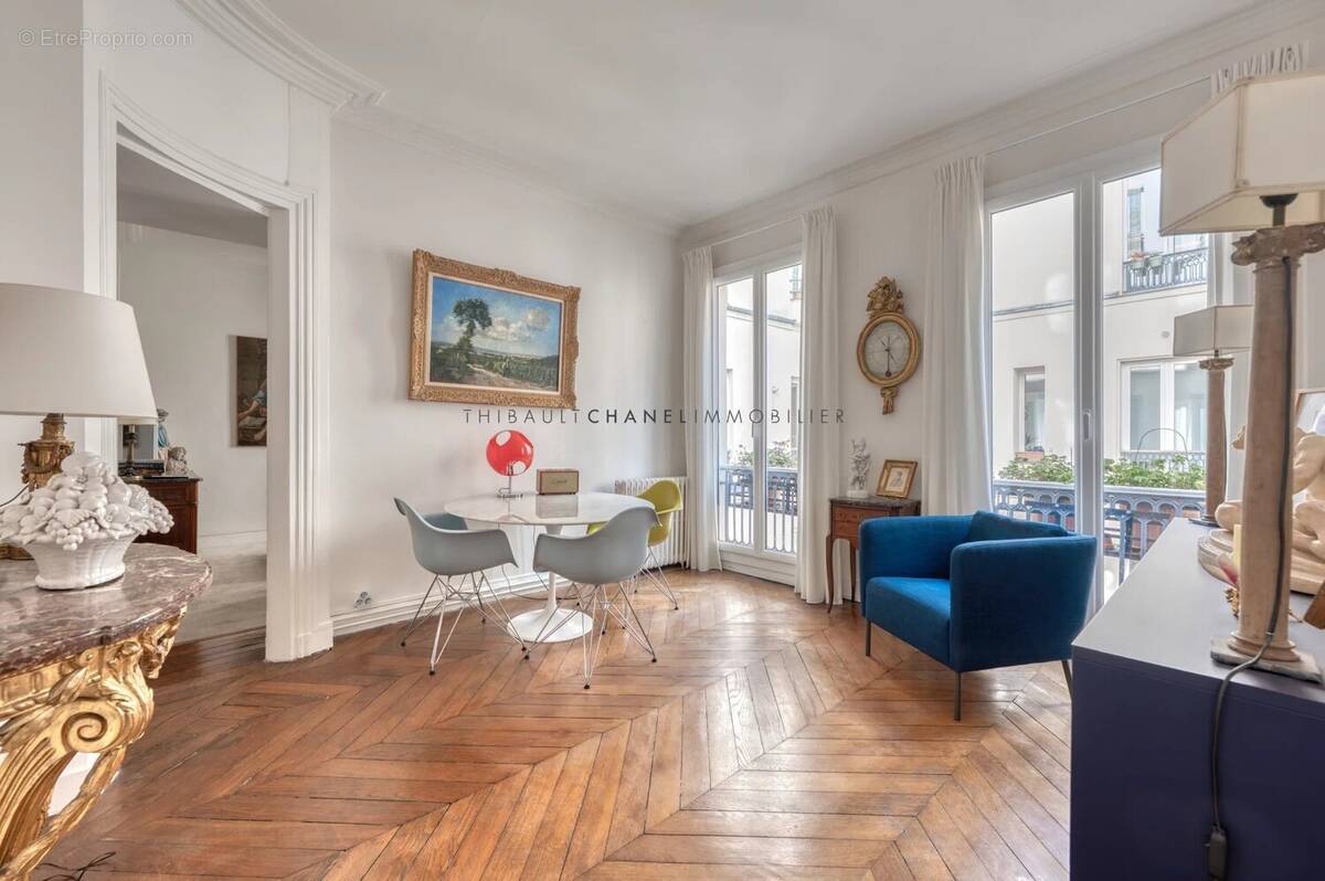 Appartement à PARIS-3E