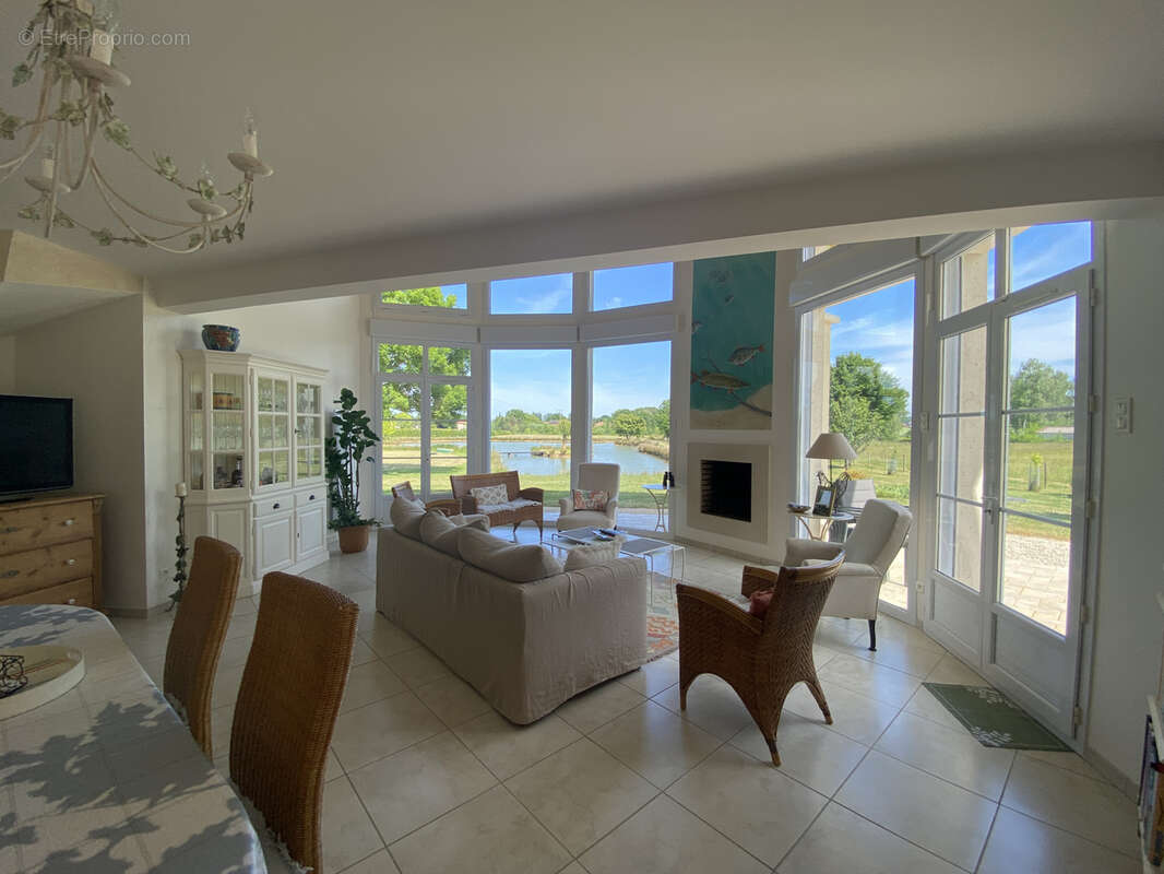 Maison à GIFFAUMONT-CHAMPAUBERT