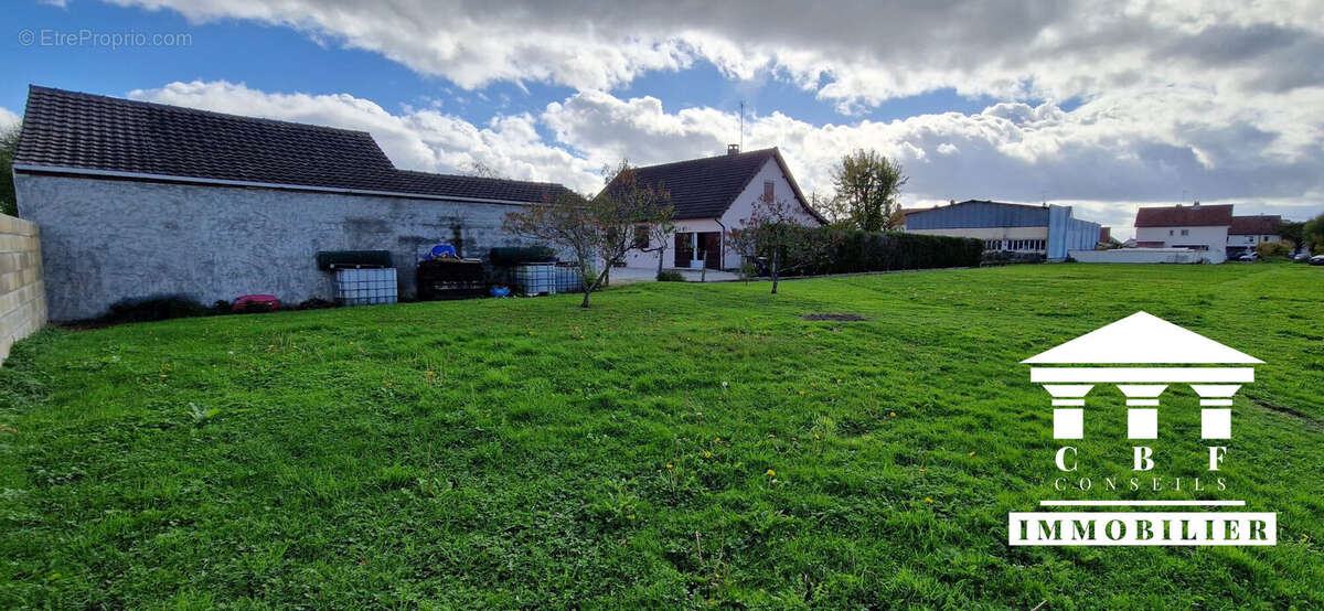 Terrain à SAINT-MARCEL