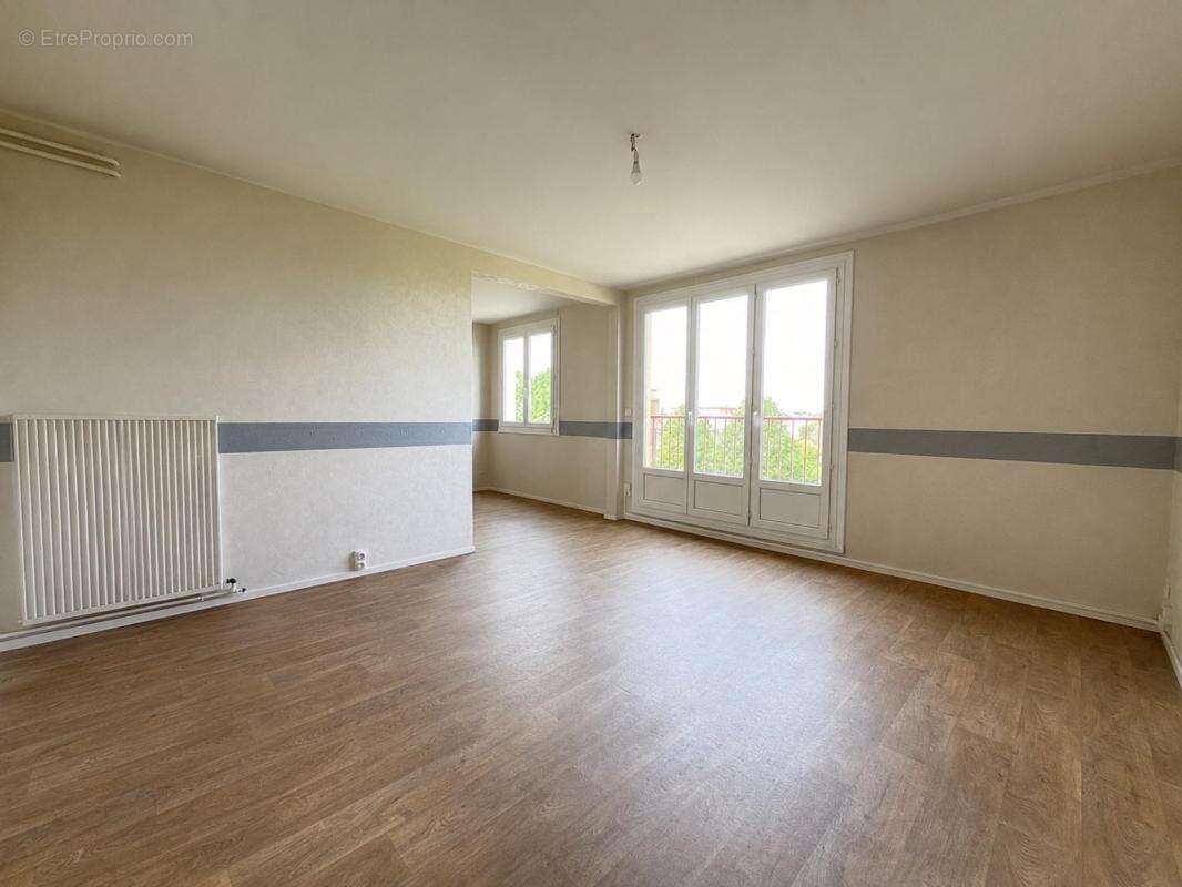 Appartement à COULAINES