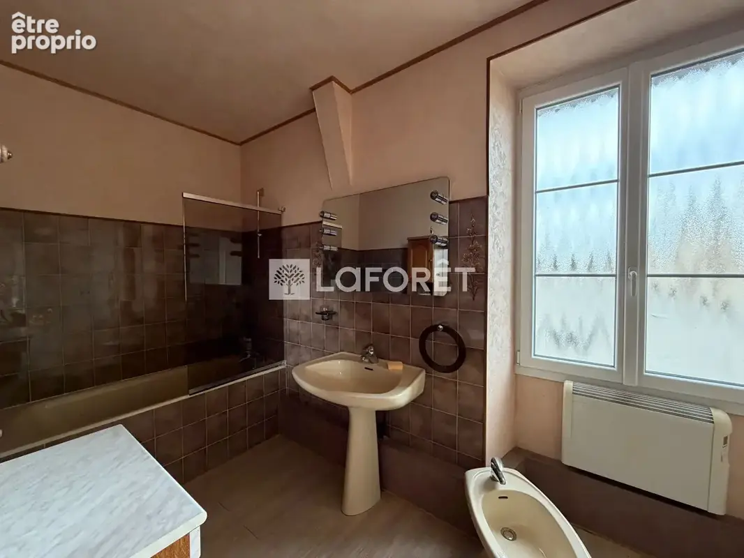 Corps de ferme à Vraux ? Maison familiale avec dépendances - photo 12